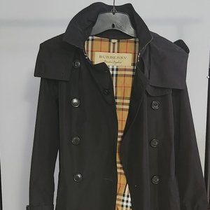 Like New Burberry Kensington Double-Breasted Trench Coat with Detachable Hood